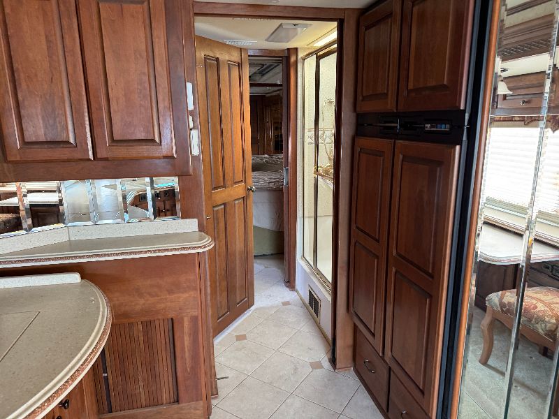 2004 Monaco Executive 40PBT - Image 11