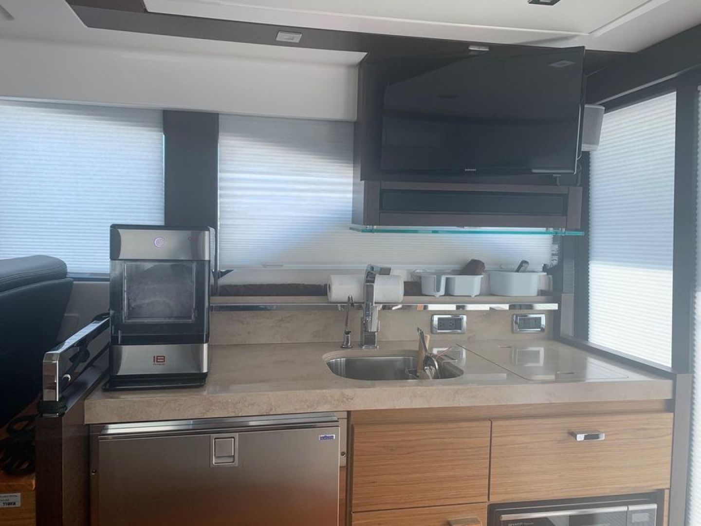 2017 Tiara Yachts - Image 10