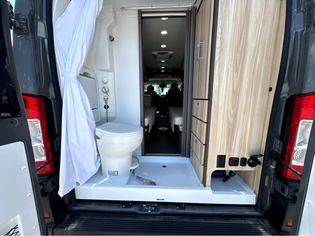 2027 ENTEGRA COACH ETHOS 20T - Image 9