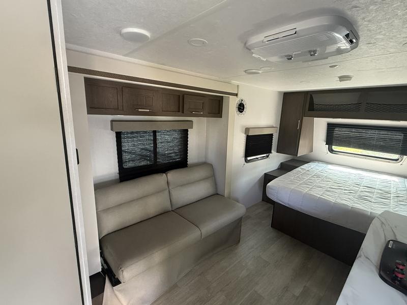 2027 Coachmen FET19SE-320 - Image 14