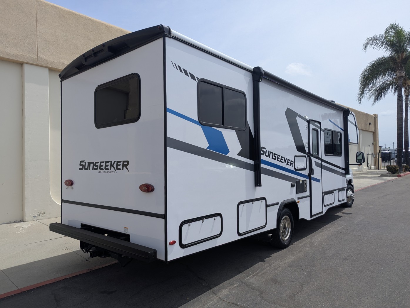2026 FOREST RIVER SUNSEEKER 2750SLE - Image 8