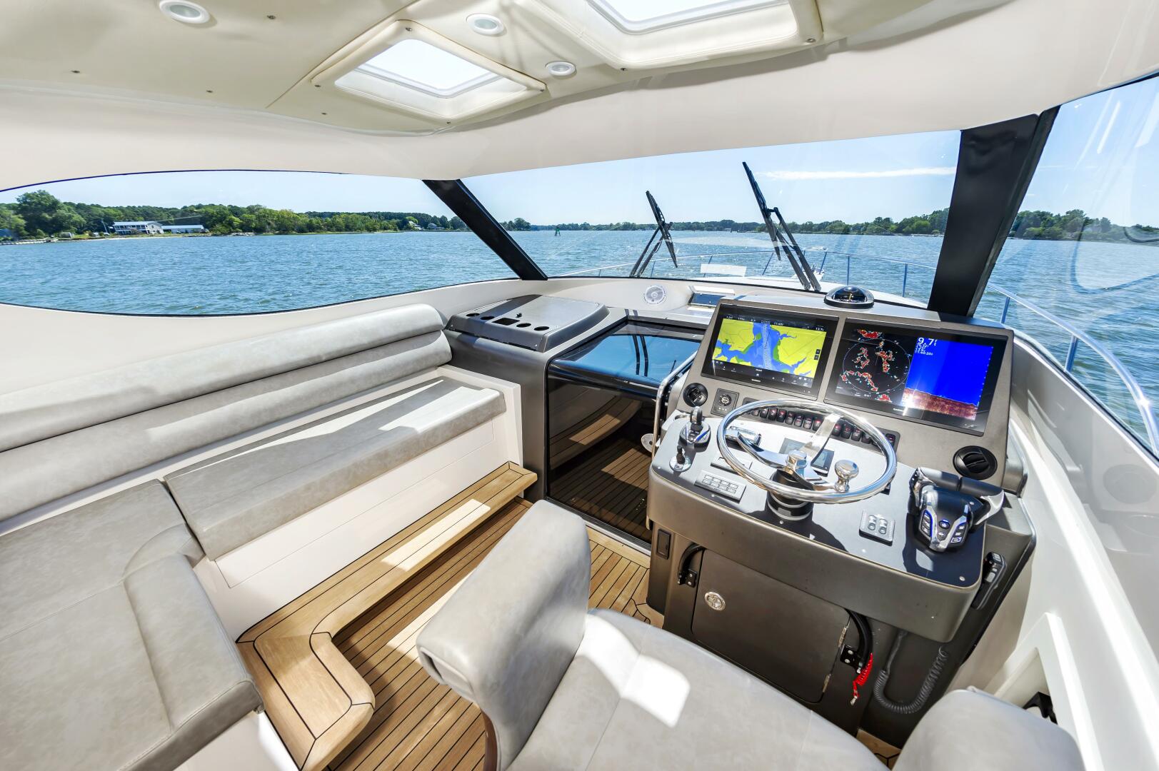 2014 Jupiter 41 Sport Bridge - Image 20