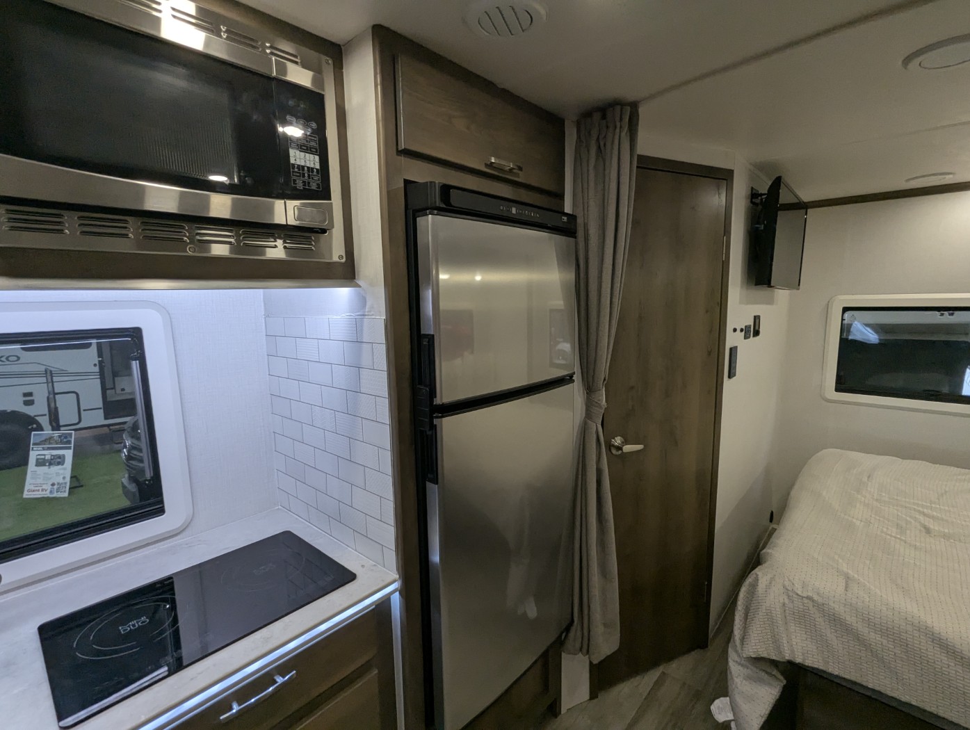 2024 Dynamax Corp Isata 3 Series 24FW - Image 23