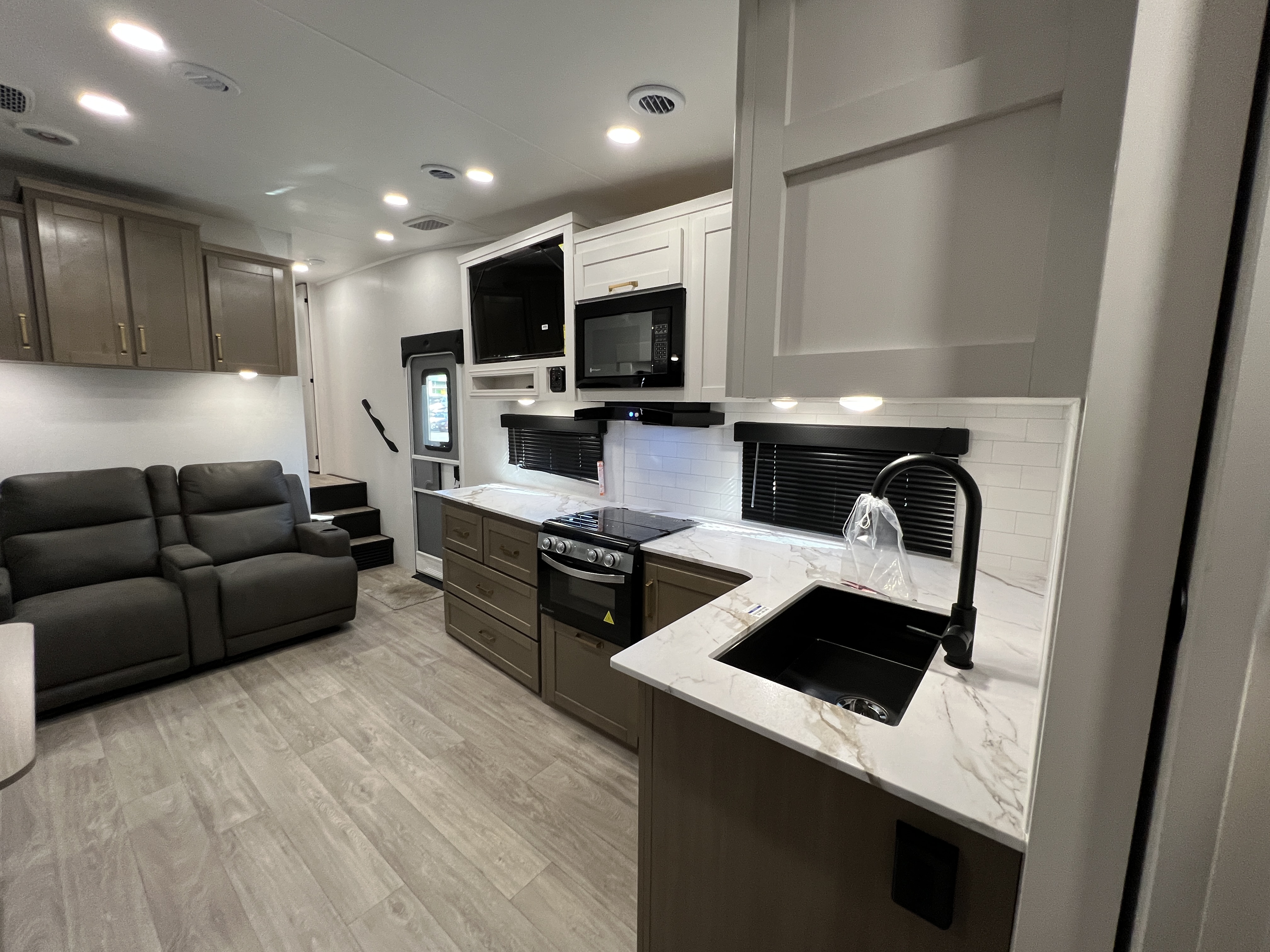 2027 Jayco Eagle SLE 28BHU - Image 19
