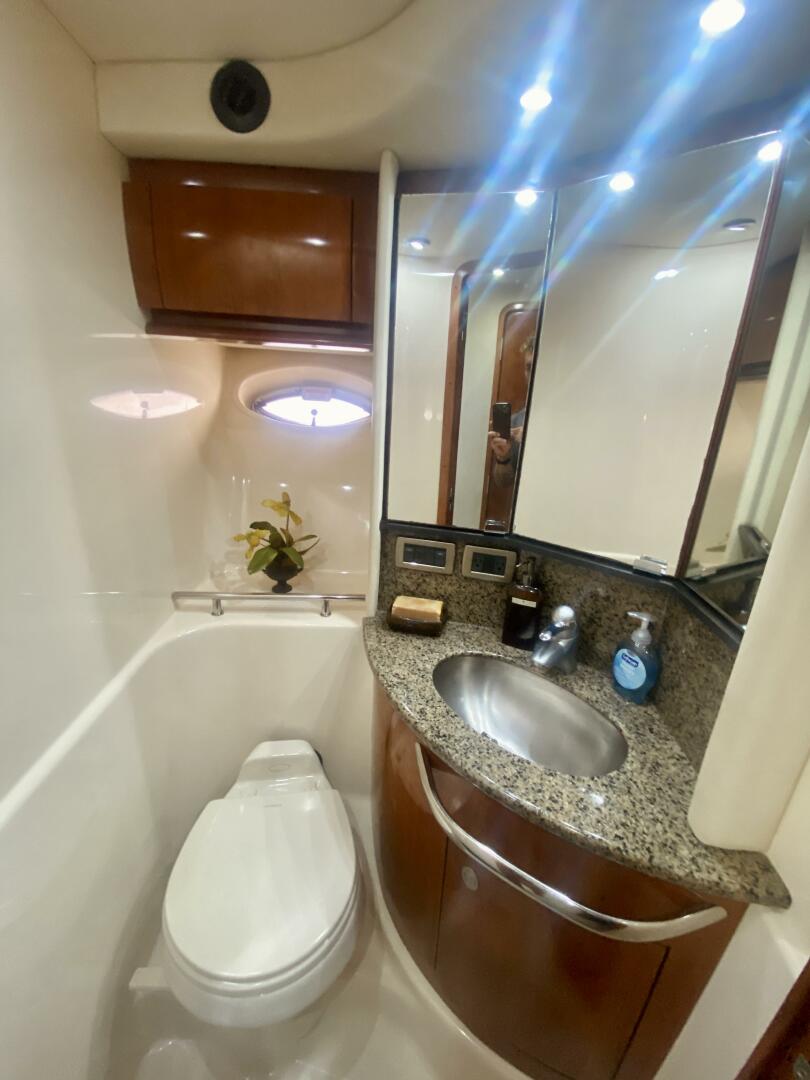 2005 Sea Ray 420 Sundancer - Image 48