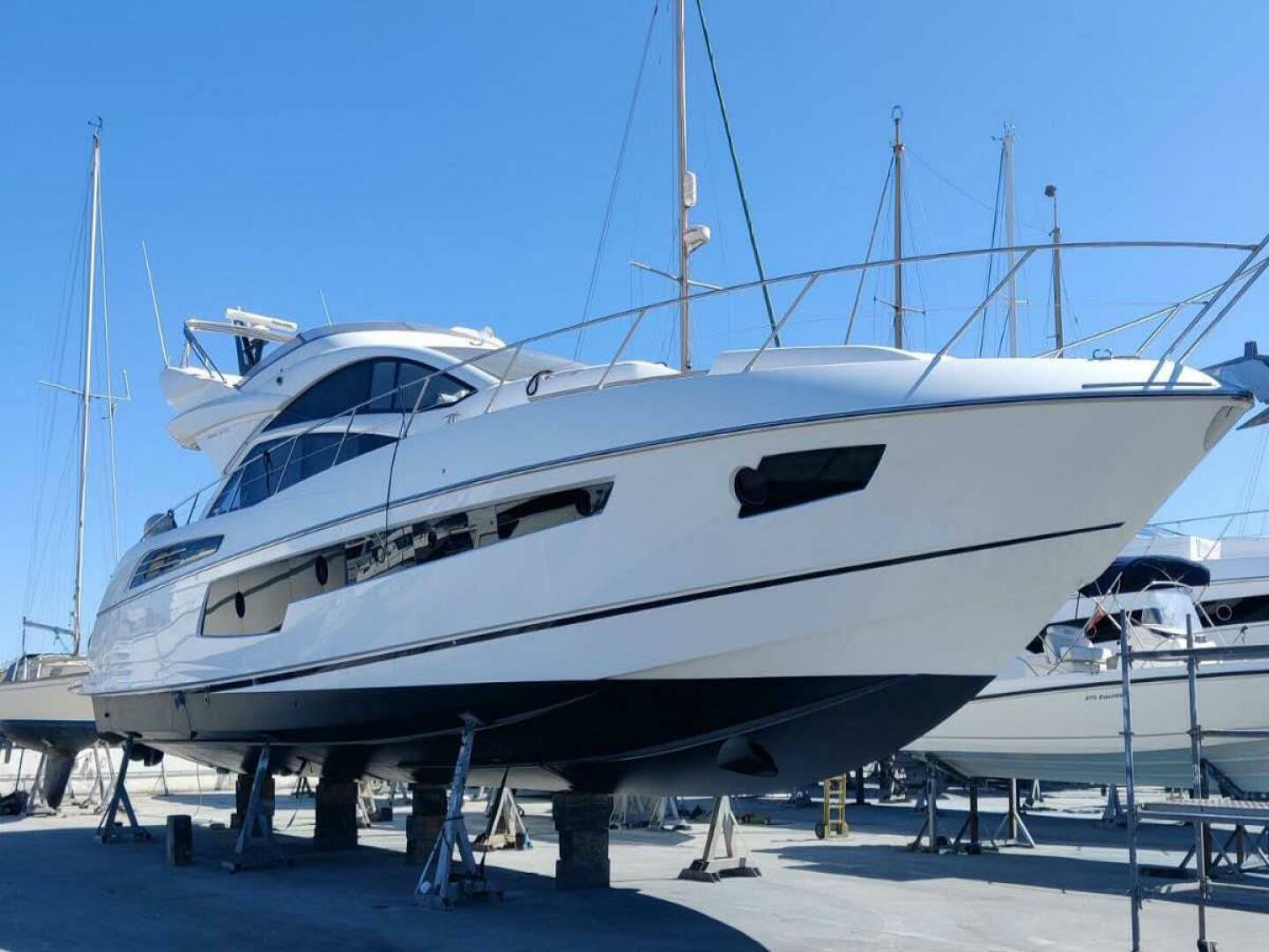 2015 Sunseeker Sport Yacht 68 - Image 1