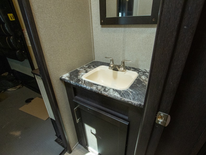 2018 Keystone Raptor 362TS - Image 12