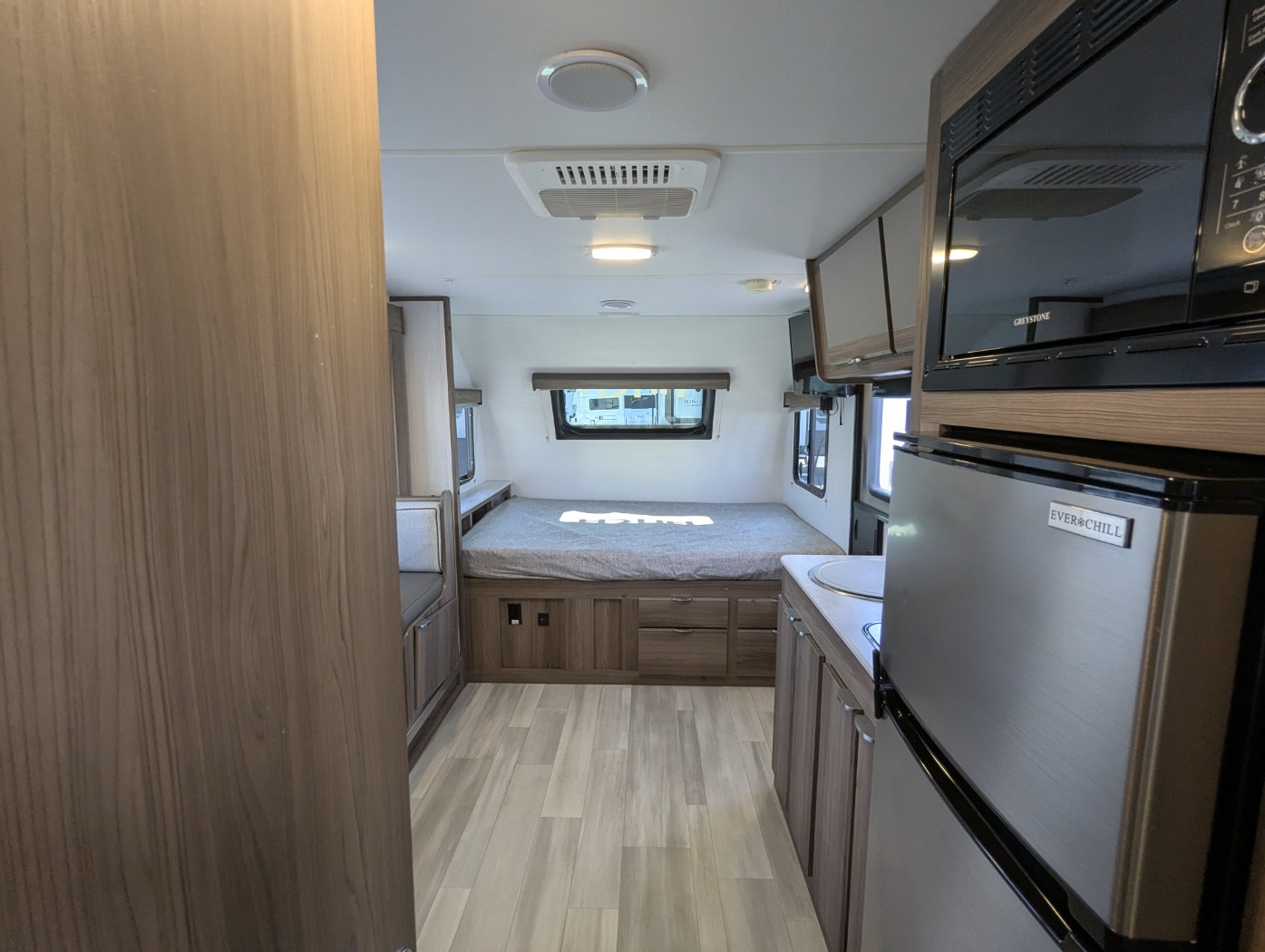 2024 Cruiser RV Hitch 18BHS - Image 24