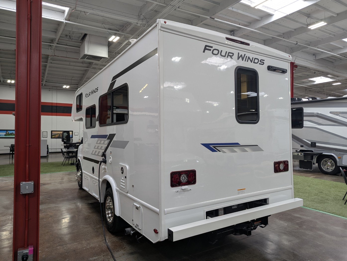 2026 Thor Motor Coach Four Winds 19X - Image 4