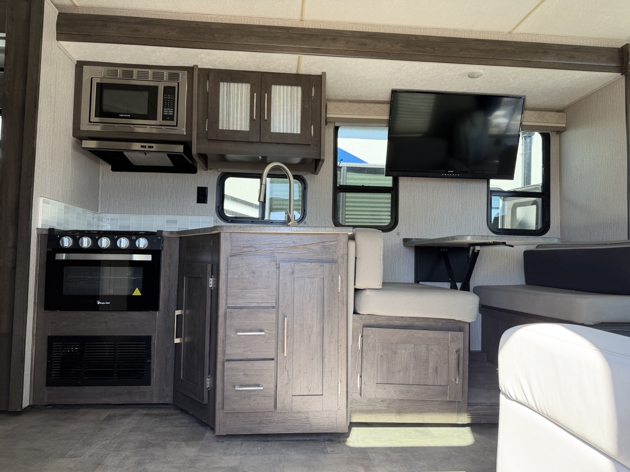 2023 Coachmen Pursuit 31BH - Image 4