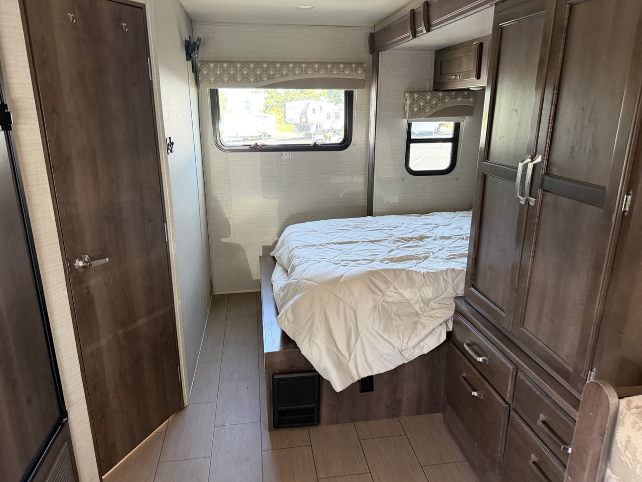 2018 Jayco Melbourne Prestige 24LP - Image 9