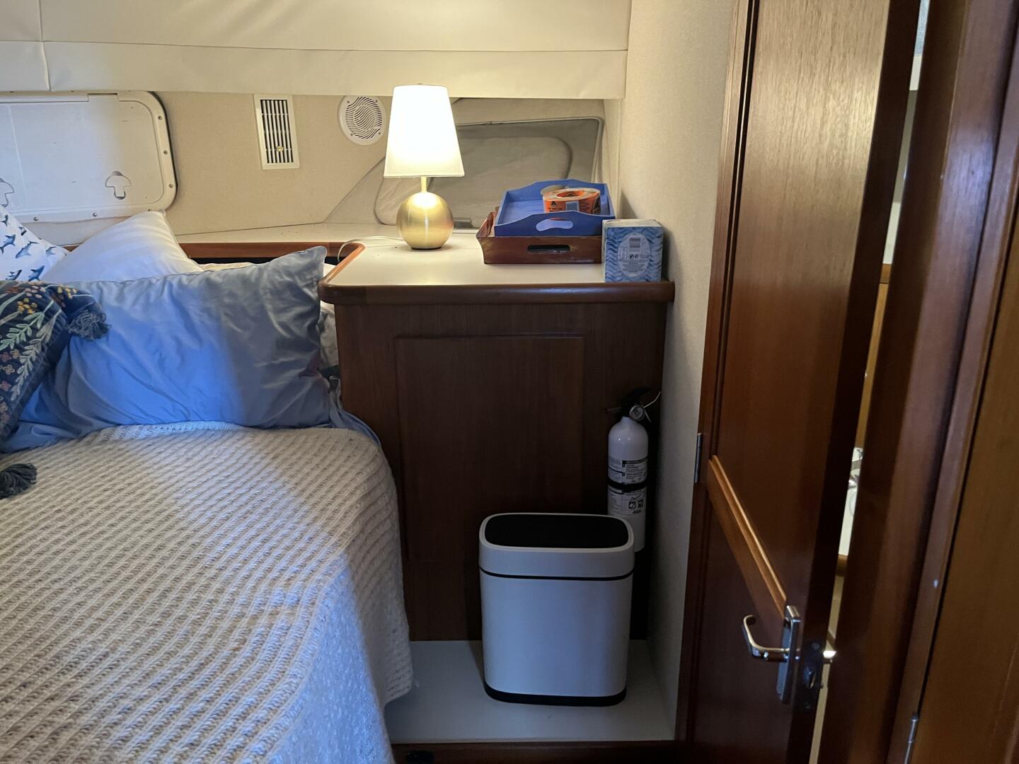 1995 Carver 440 Aft Cabin - Image 34