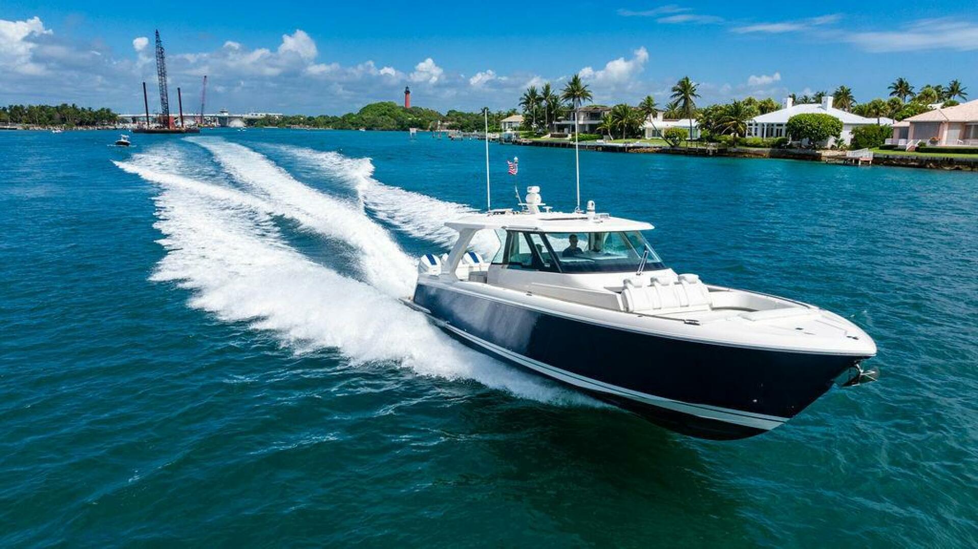2025 Tiara Yachts 48 LS - Image 7
