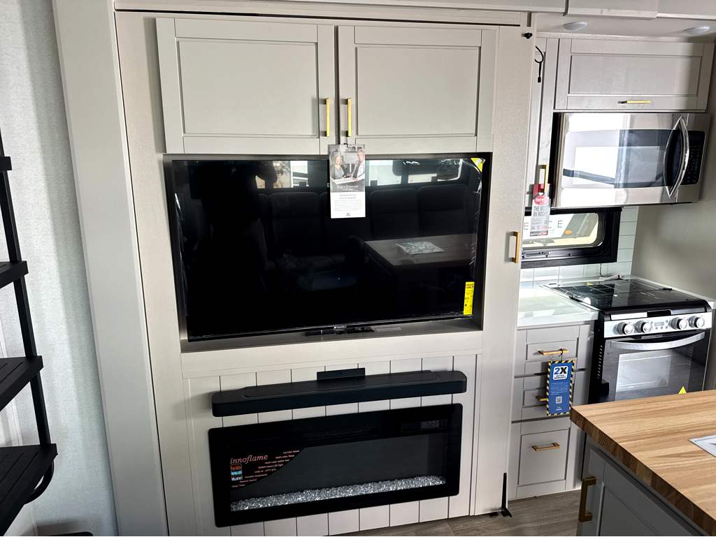 2027 JAYCO NORTH POINT 375TBDB - Image 28