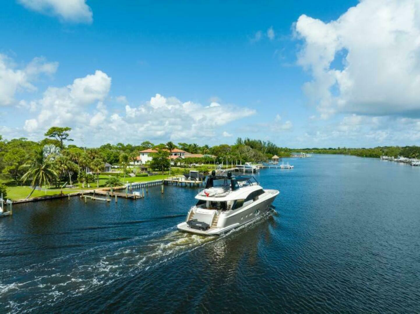 2015 Monte Carlo Yachts MCY86 - Image 11