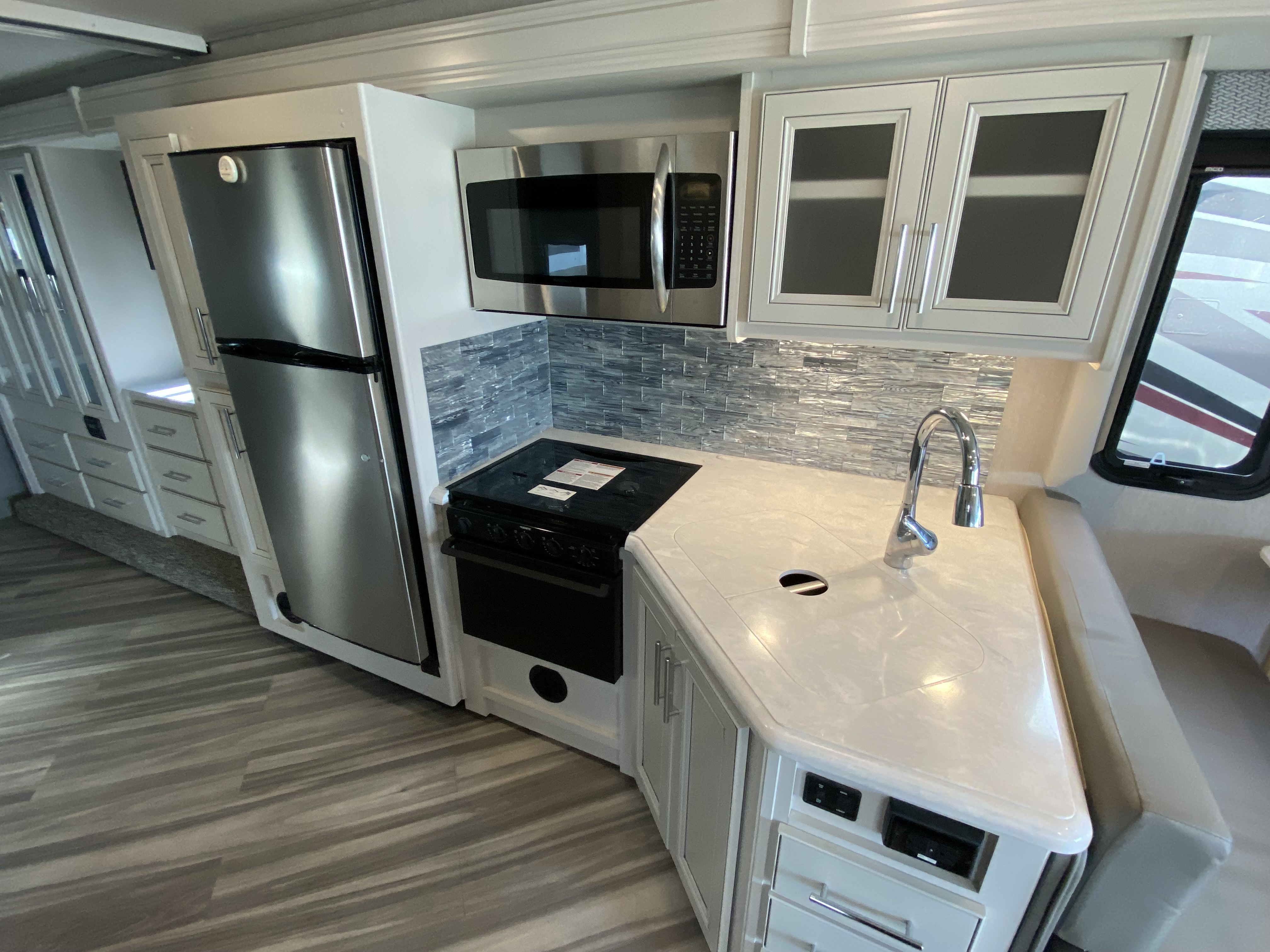 2023 Holiday Rambler Eclipse 32S - Image 12