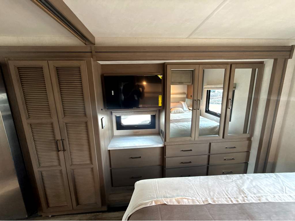 2027 THOR MOTOR COACH HURRICANE 35A - Image 23