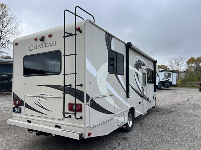 2017 Thor Motor Coach Chateau 28Z - Image 8
