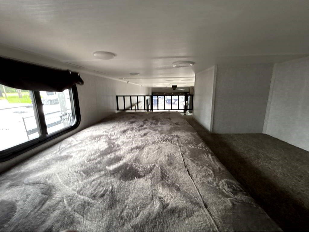 2025 CROSSROADS REDWOOD REGENCY 3881FKL - Image 22