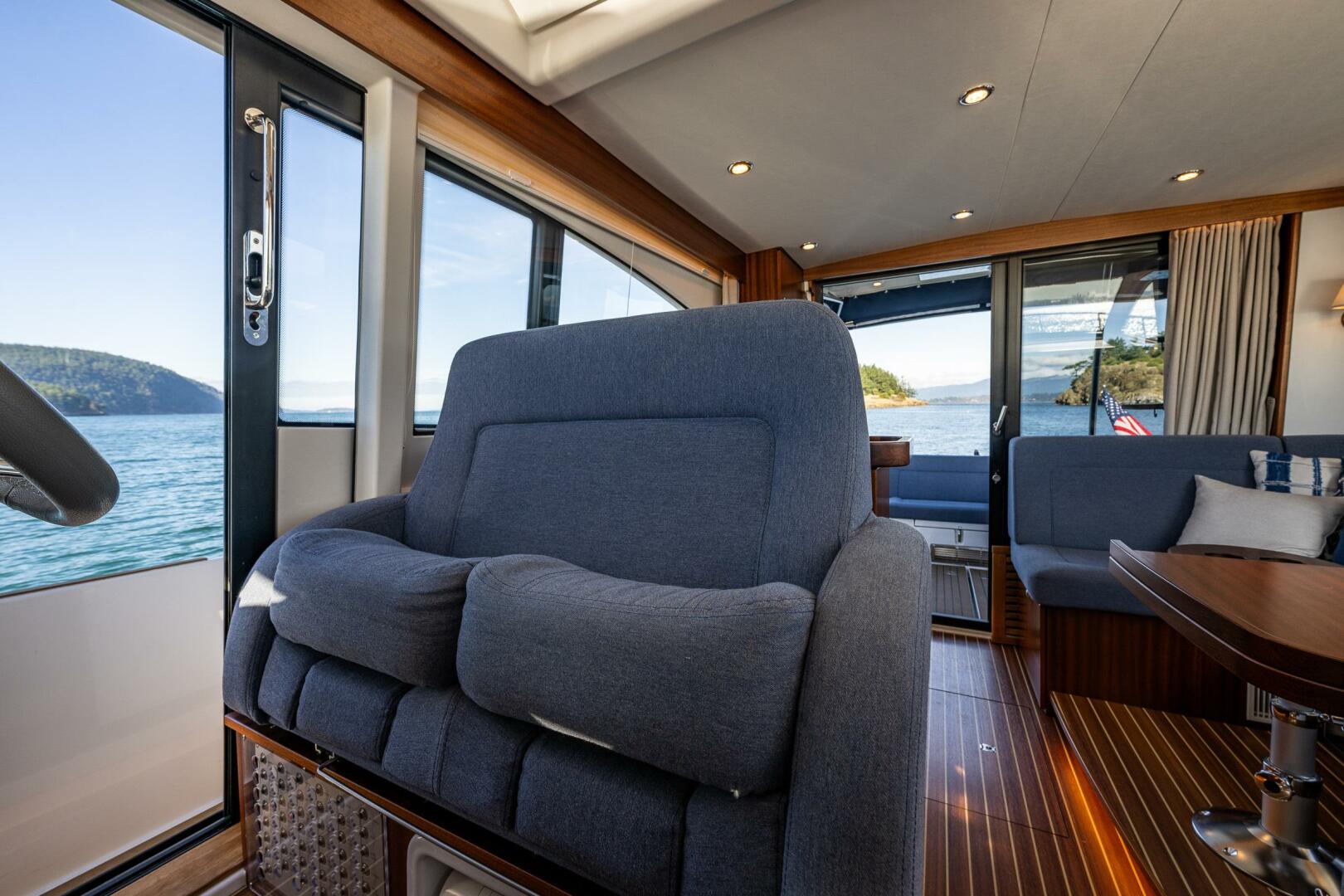 2023 Nimbus 405 Flybridge - Image 25