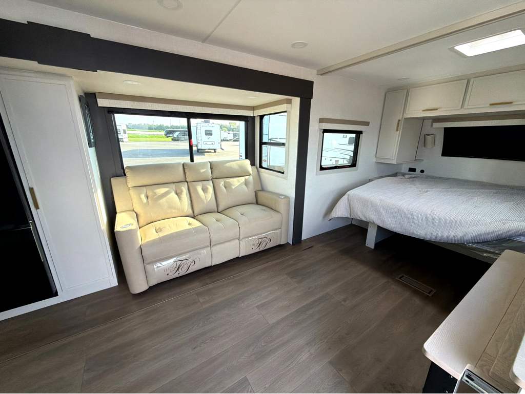2027 VENTURE RV STRATUS 231VRK - Image 19