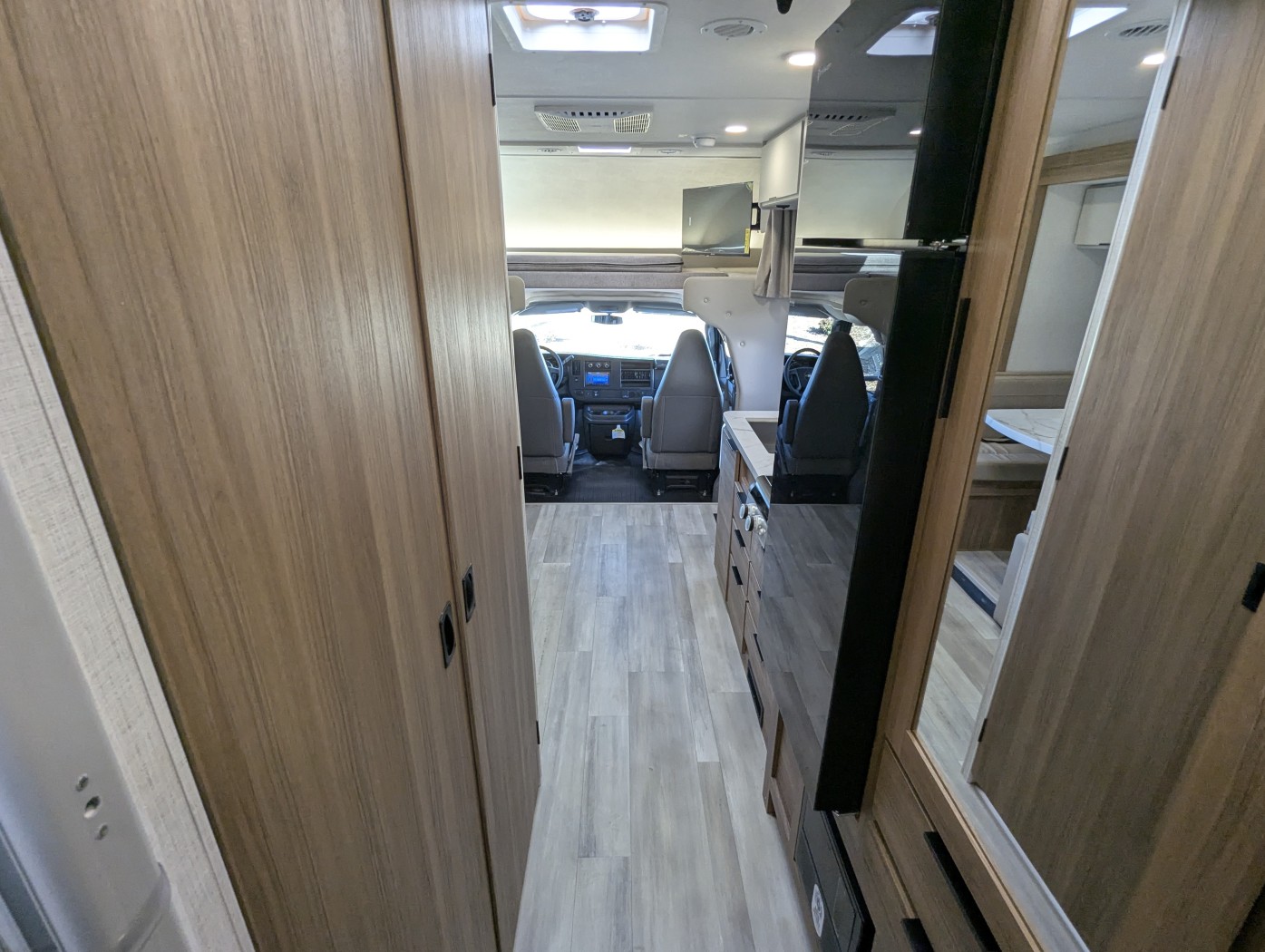 2027 Thor Motor Coach Four Winds 25Z - Image 25