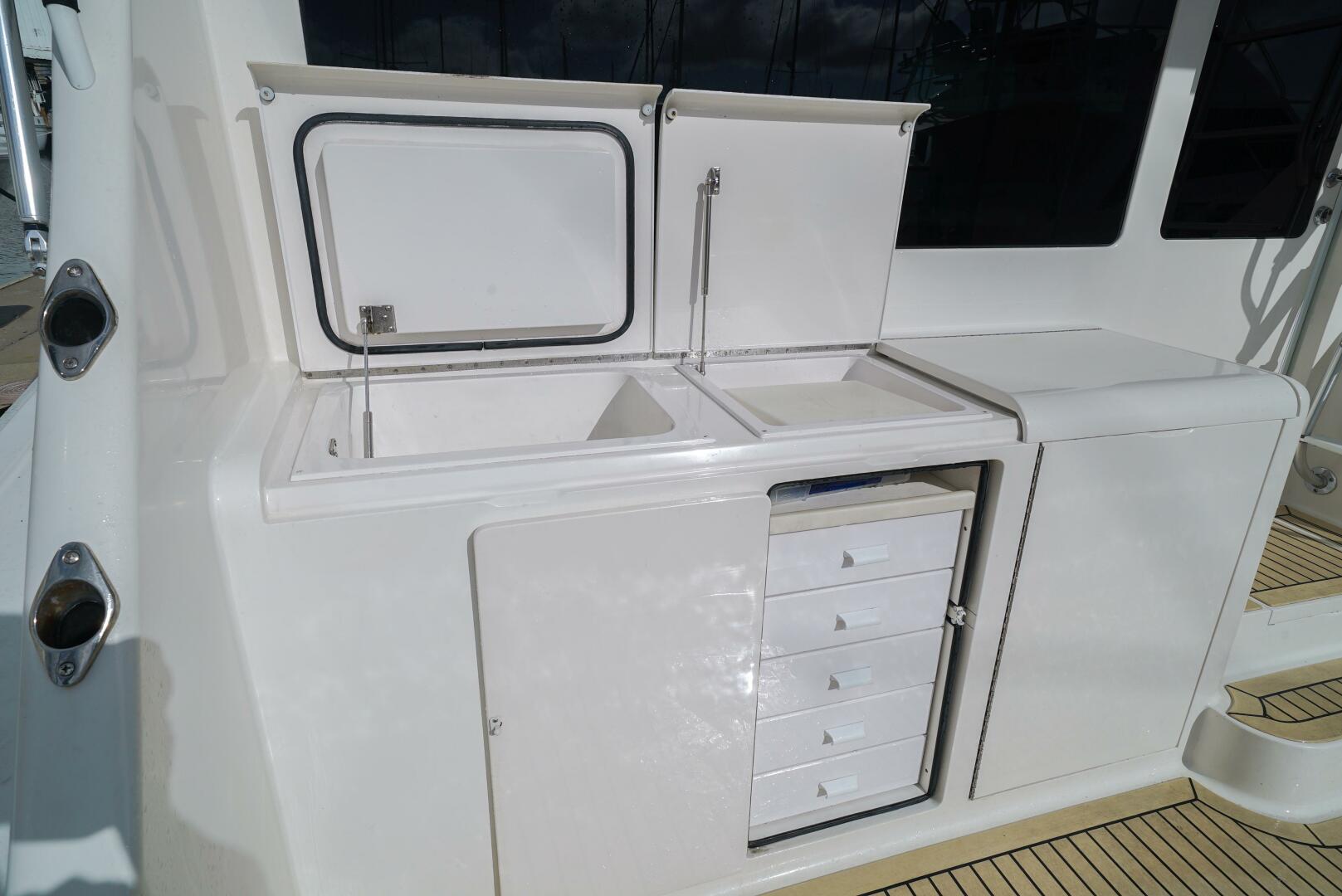 2007 Viking 45 Convertible - Image 27