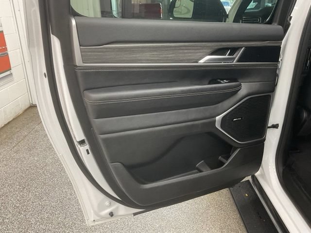 2024 Jeep Wagoneer L Utility 4D Series III 4WD - Image 20
