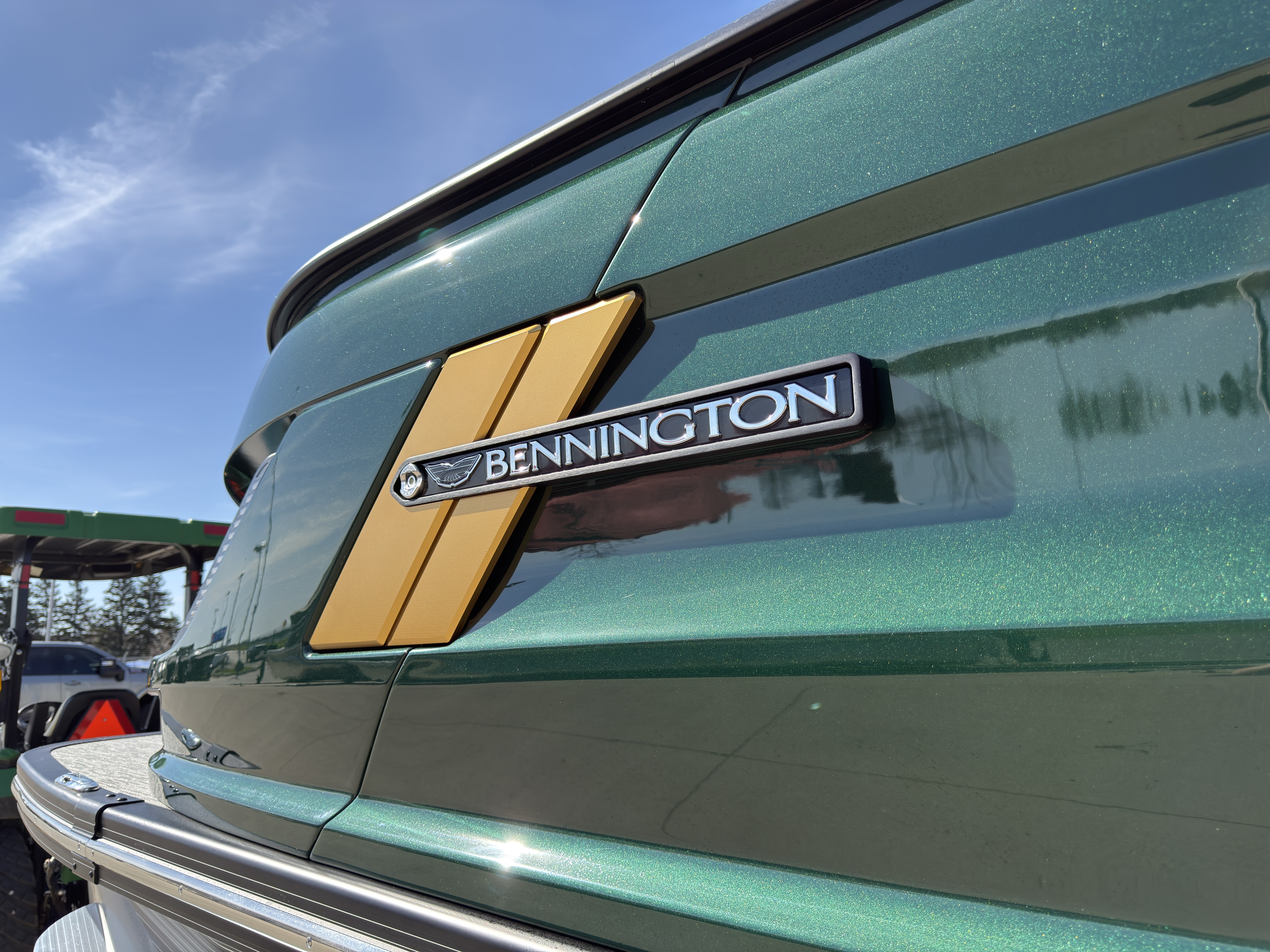 2026 Bennington 25QXSBA 425HP V10 Tritoon Pontoon - Image 33