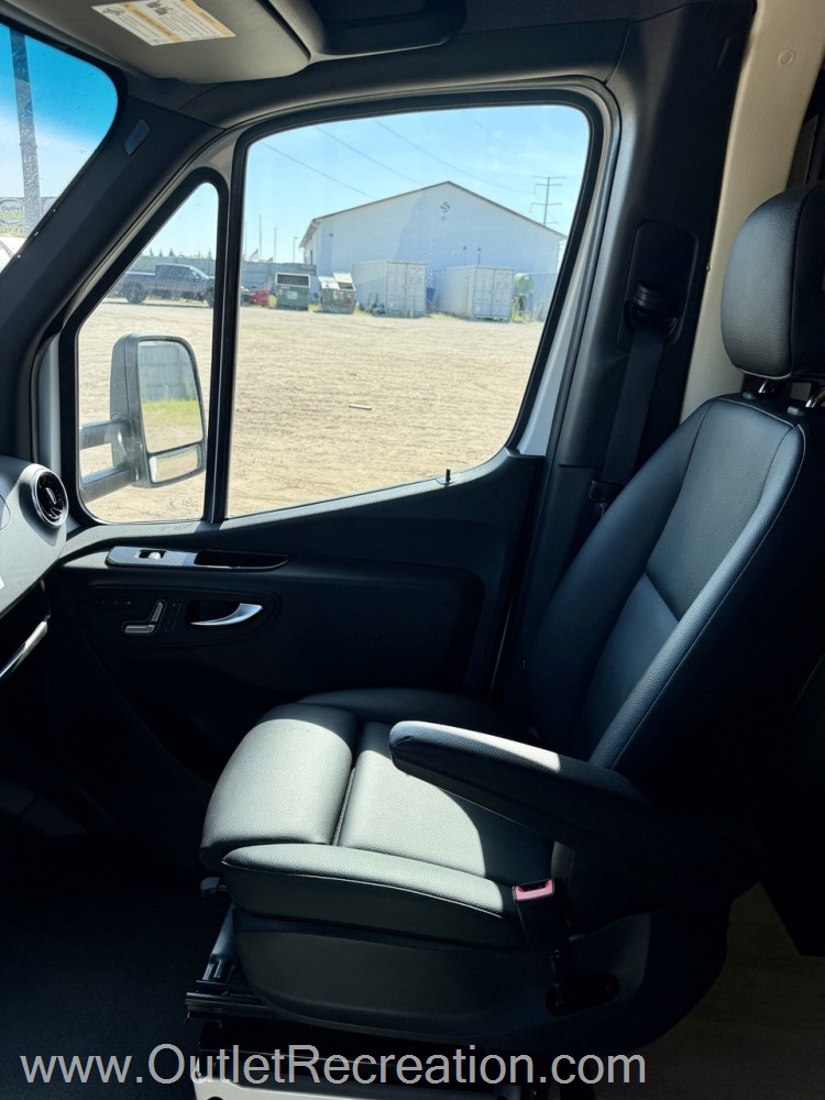 2020 Winnebago View 24D - Image 10