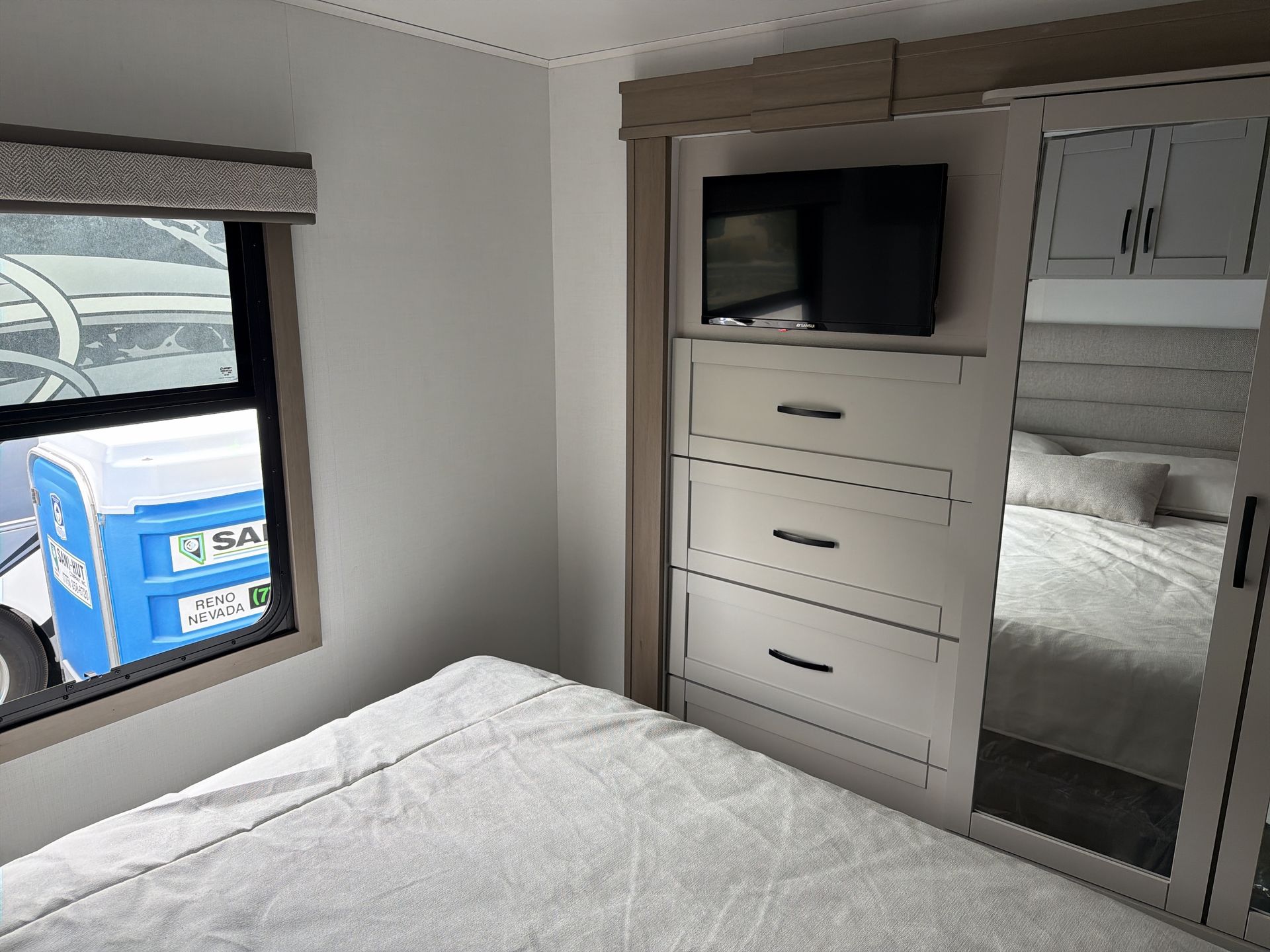 2027 Entegra Coach Vision 29S - Image 25