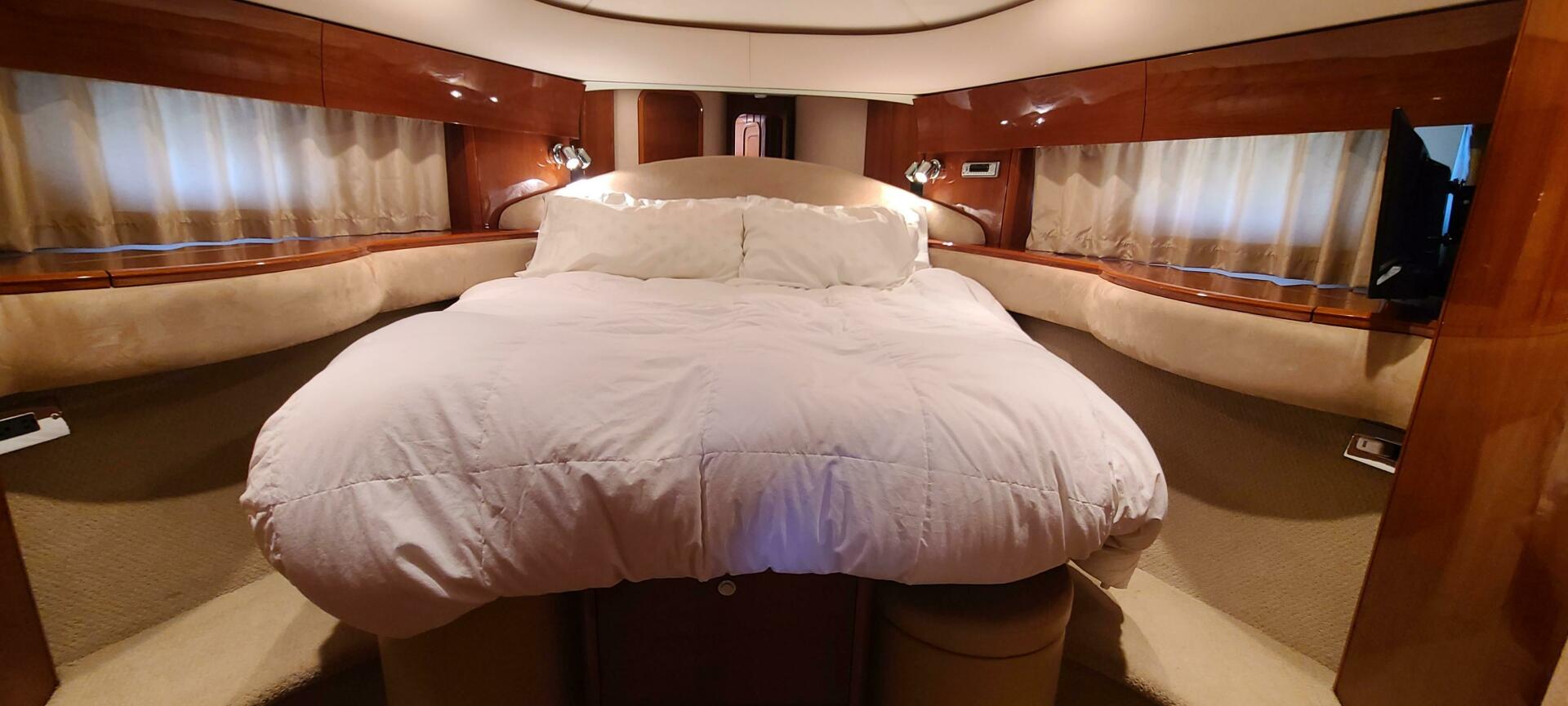 2006 Viking Sport Cruisers 61 Flybridge - Image 7