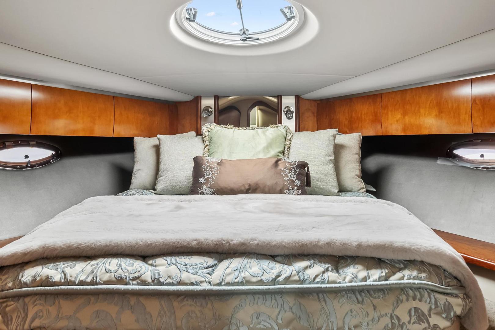 2007 Cruisers 520 Express - Image 29