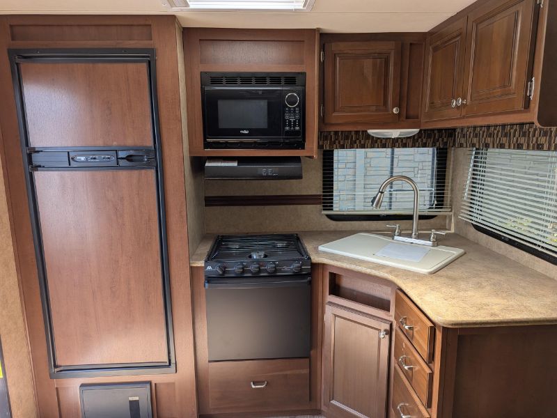 2014 Dutchmen Denali 2461RK Trail Edition - Image 13