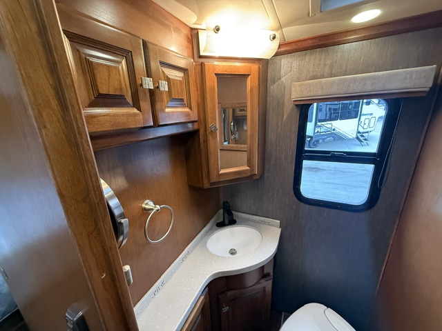 2013 Tiffin Allegro Breeze 32 BR - Image 17