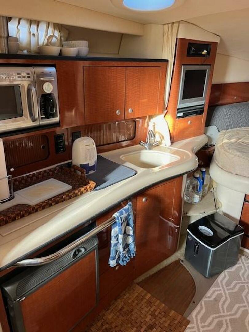 2005 Sea Ray 320 Sundancer - Image 26