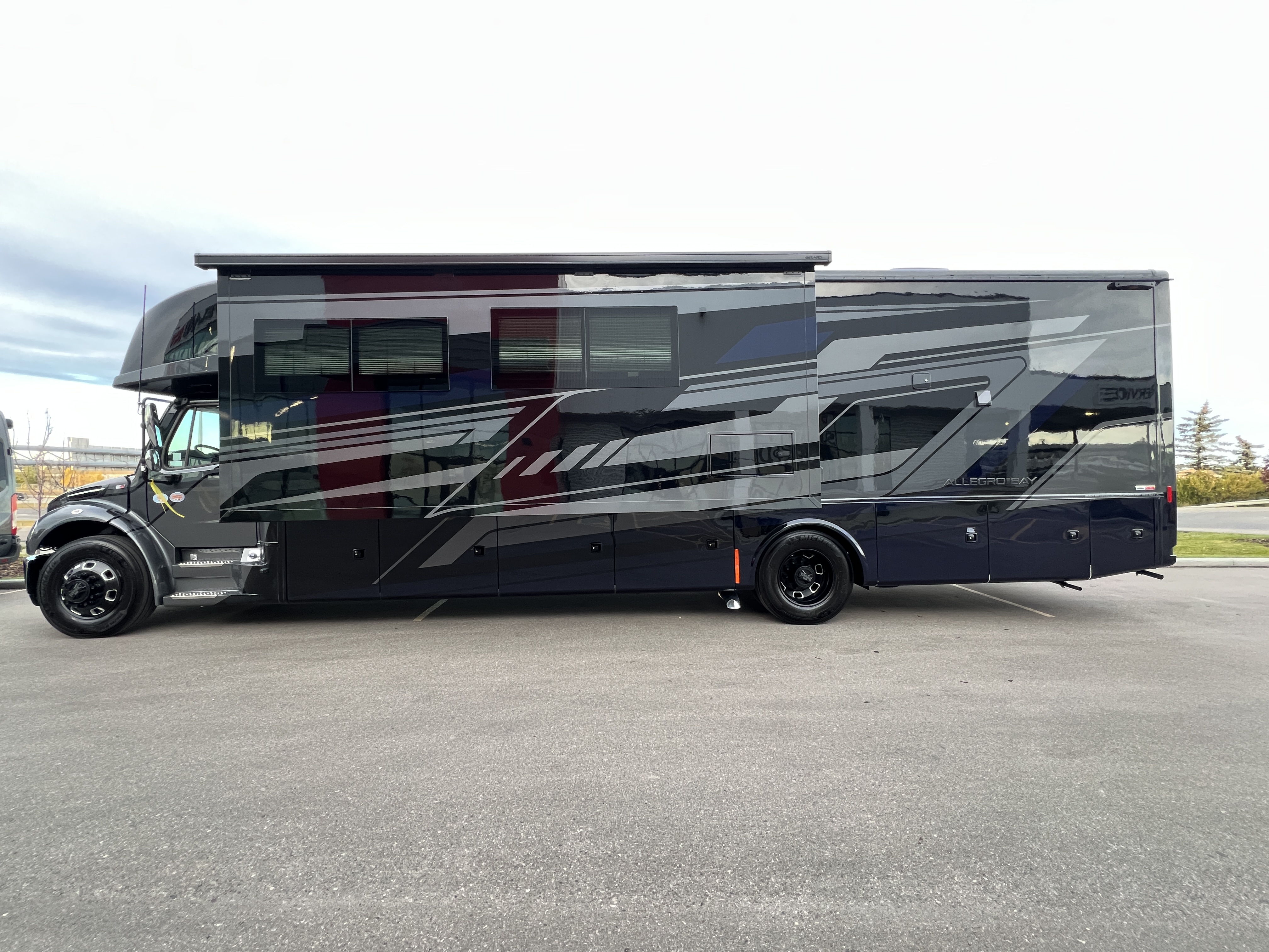 2027 Tiffin Allegro Bay 38 AB - Image 7