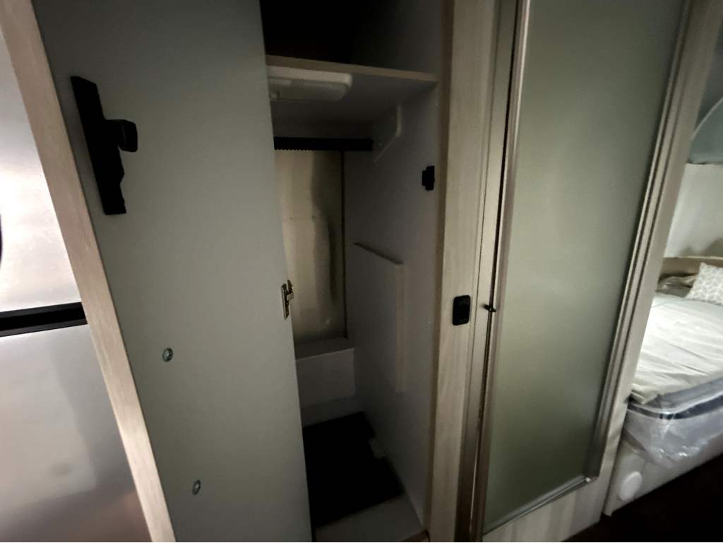 2027 Airstream International 25FB - Image 17