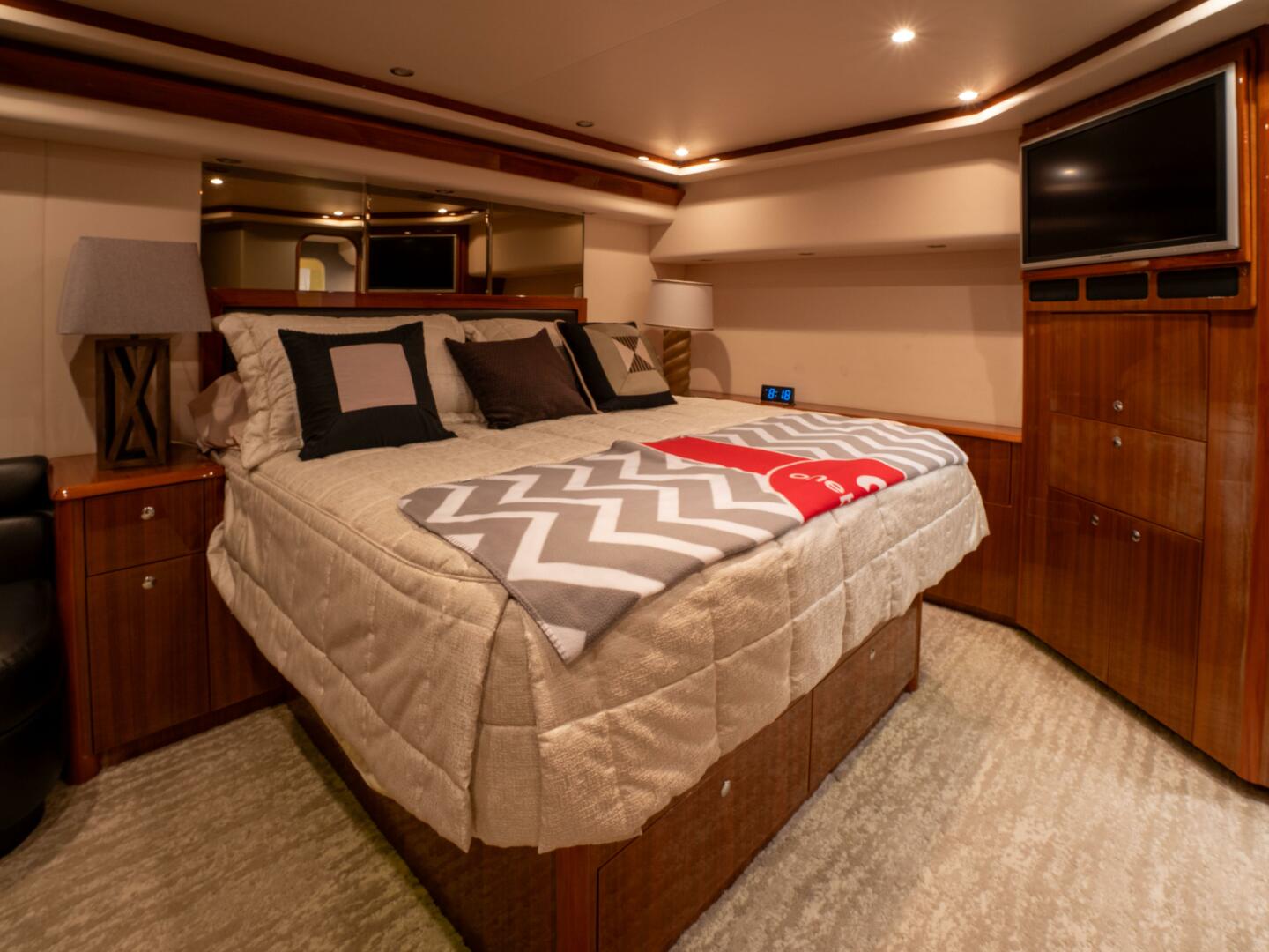 2005 Viking 74 Enclosed Bridge - Image 23