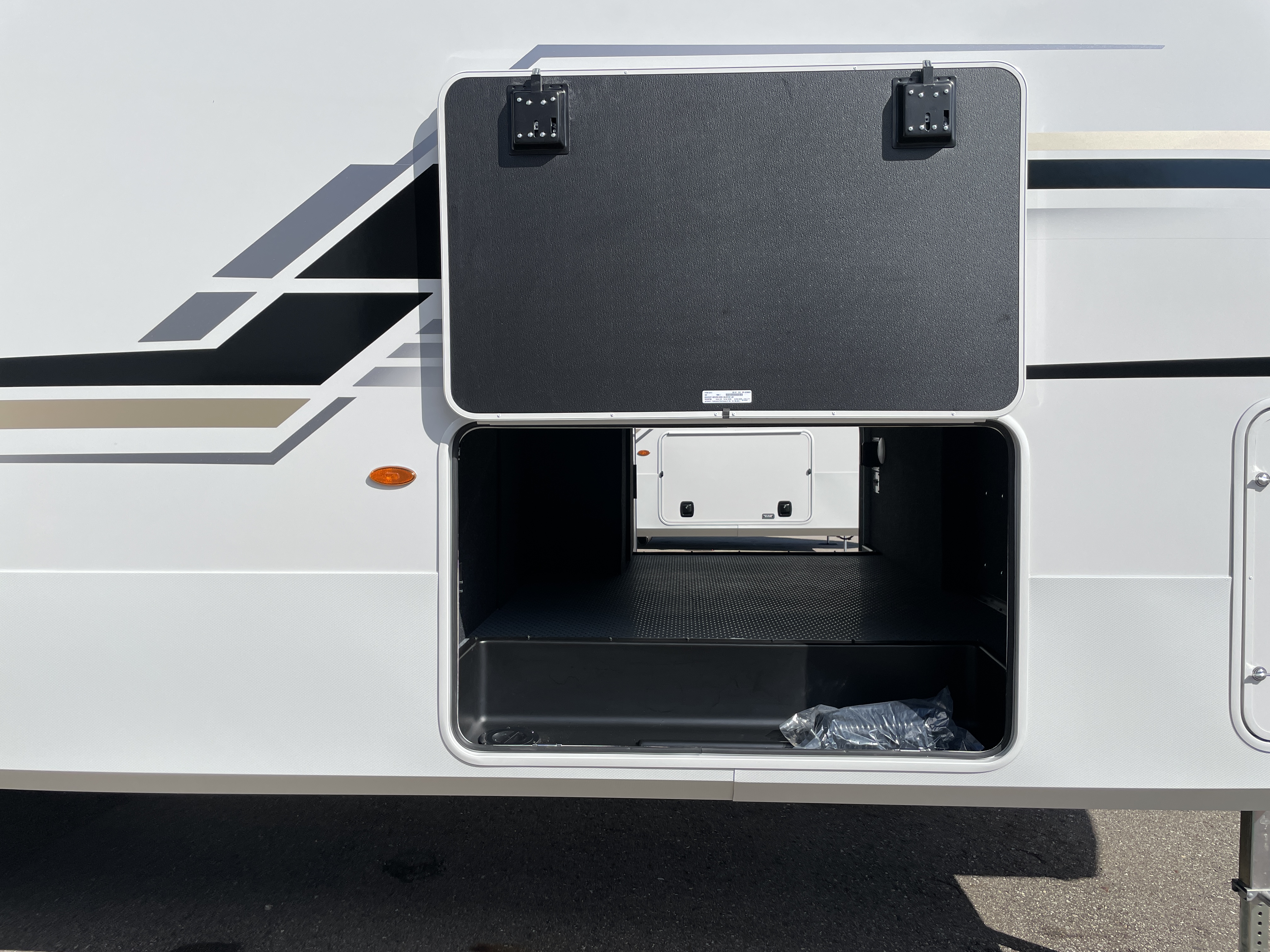 2027 Keystone Cougar 320RDS - Image 5