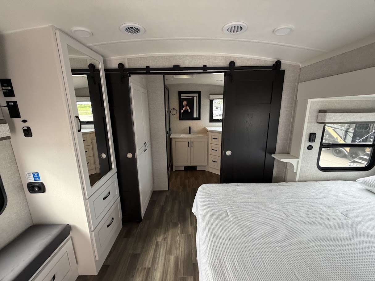 2025 JAYCO NORTH POINT 382FLRB - Image 33
