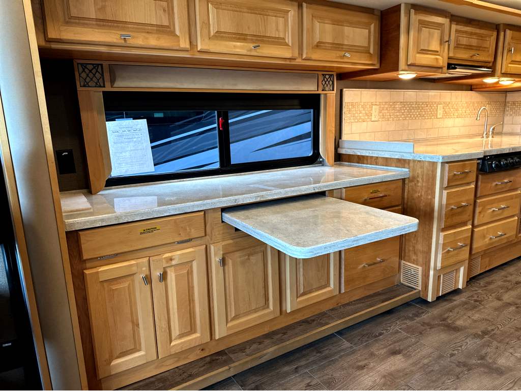 2018 TIFFIN ALLEGRO BREEZE 33 BR - Image 9