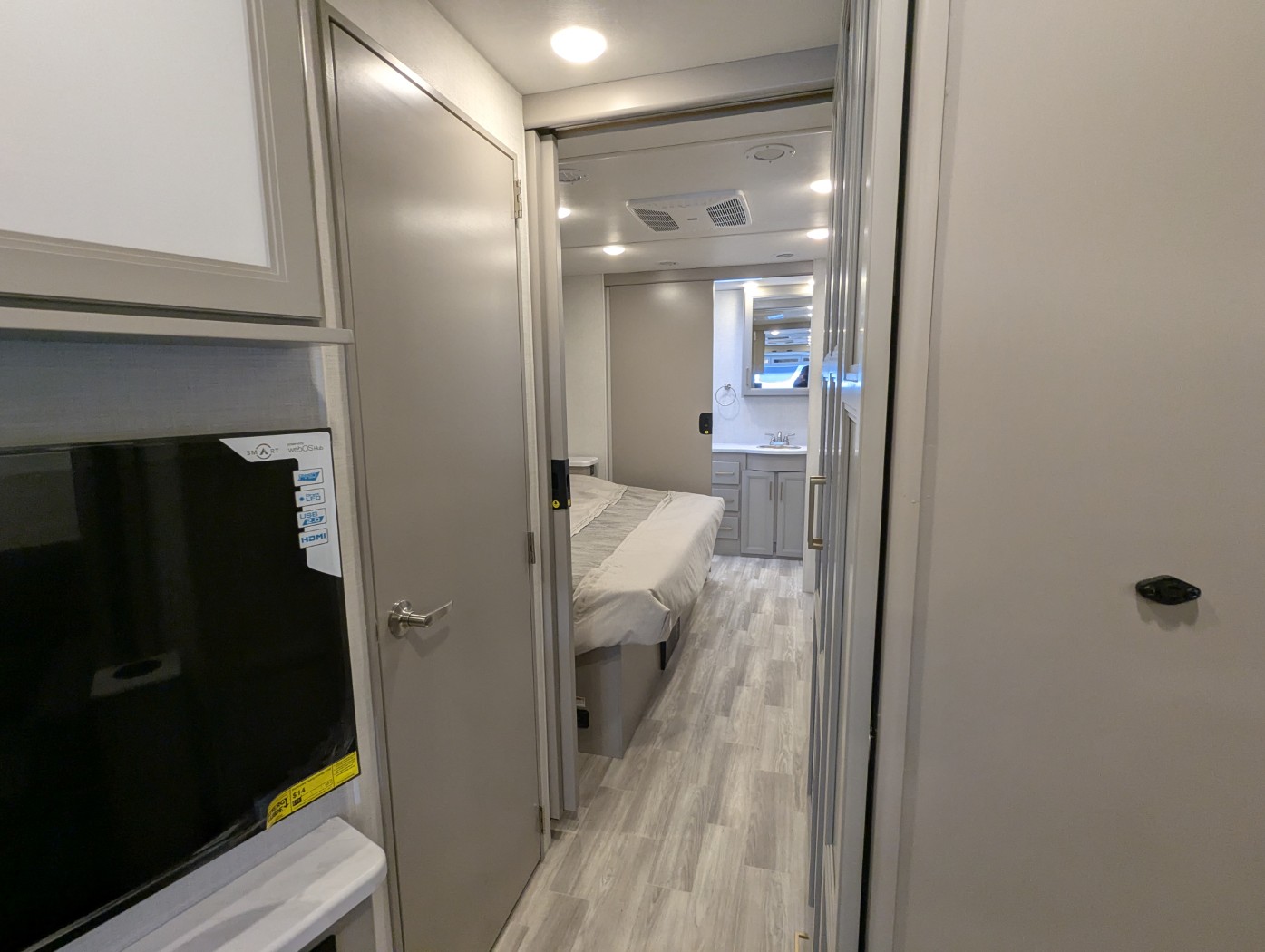 2026 Thor Motor Coach Windsport 35G - Image 13
