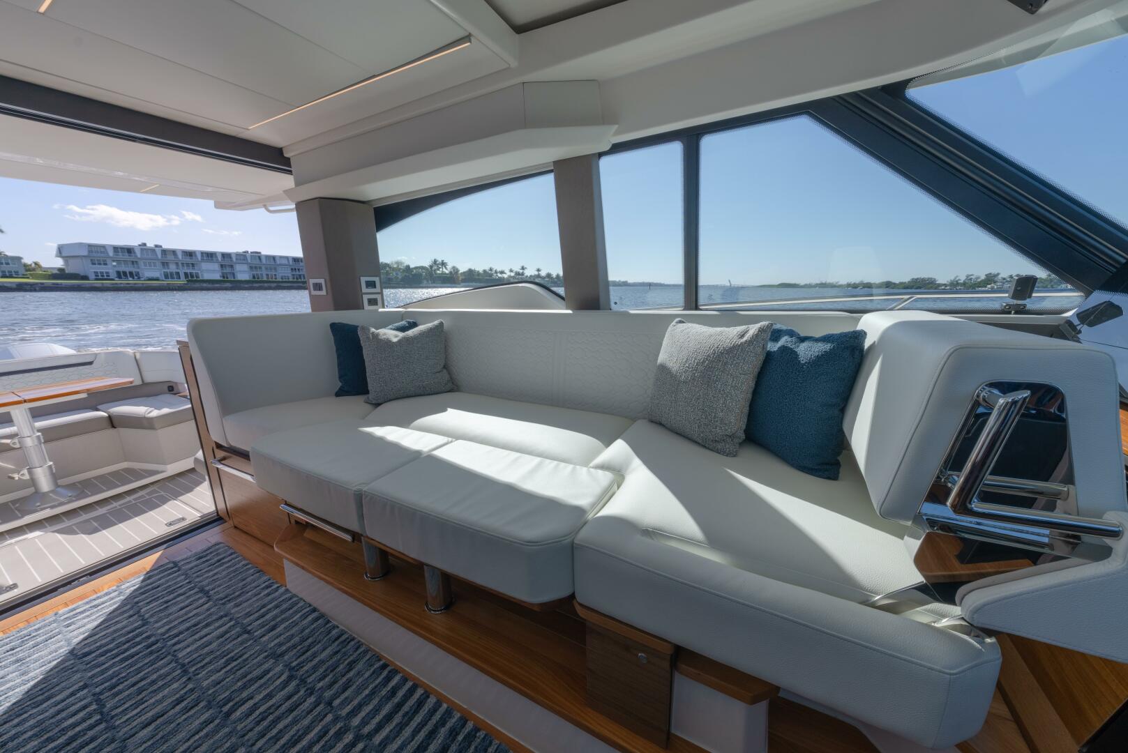 2025 Tiara Yachts 43 LE - Image 31