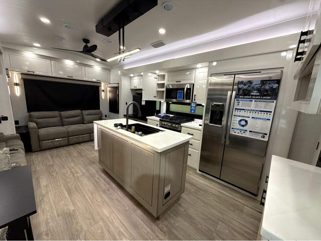 2027 JAYCO PINNACLE 32RLTS - Image 14
