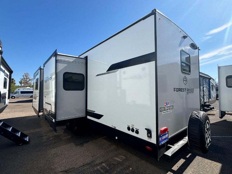 2025 Forest River Grand Surveyor 268FKBS - Image 3