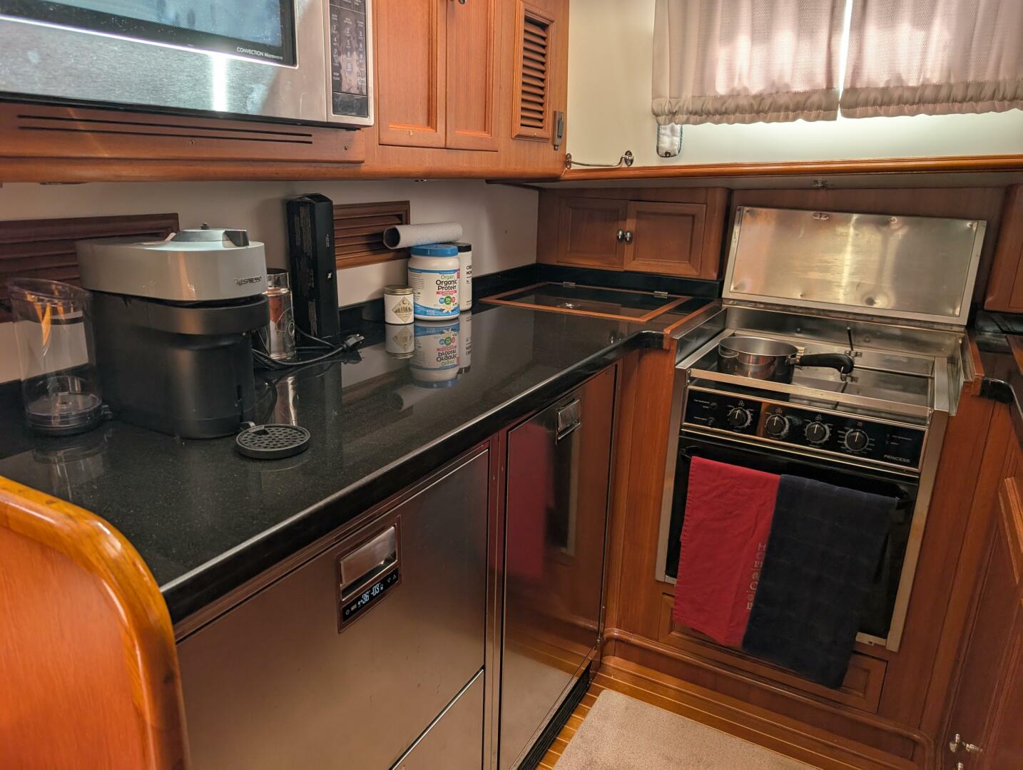 2006 Grand Banks - Image 31