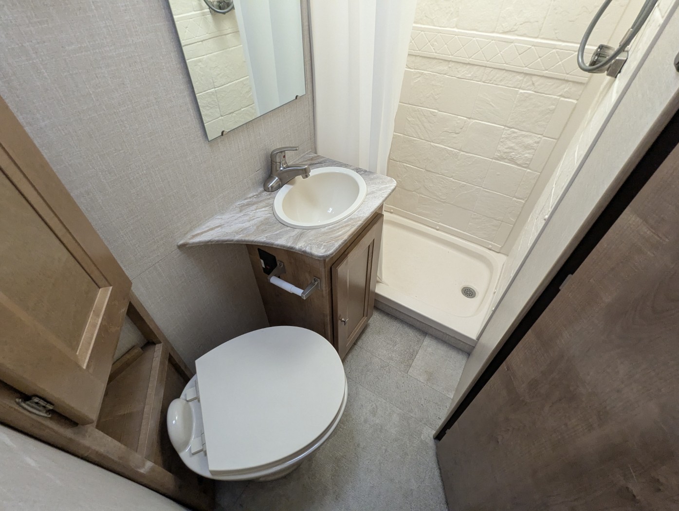 2020 Coachmen Leprechaun 260RS - Image 31