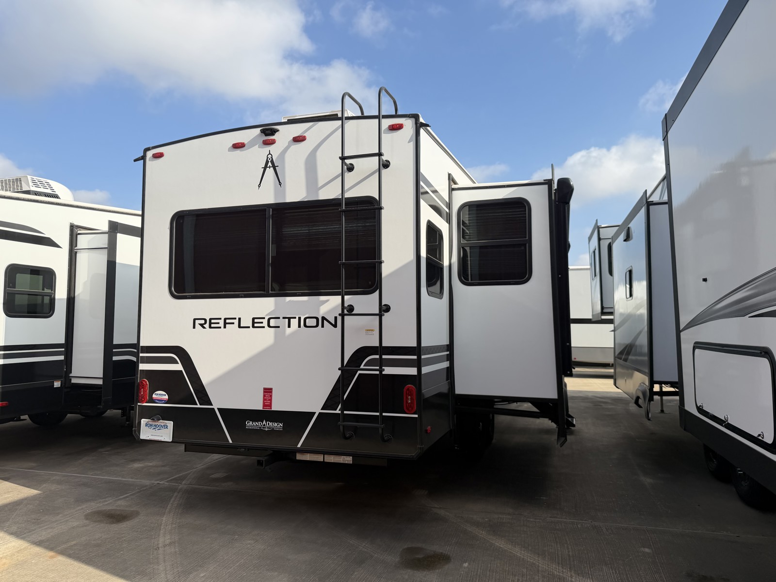 2026 GRAND DESIGN 303RLS - Image 12