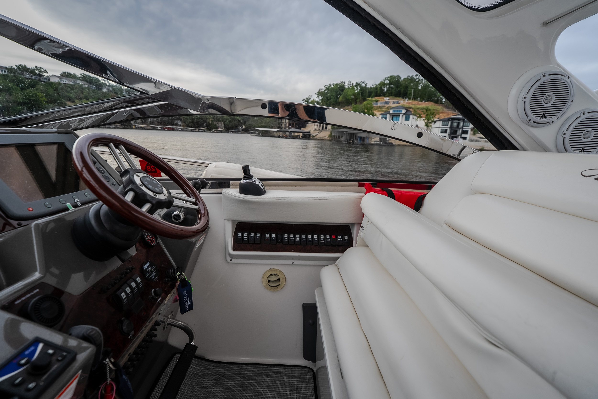 2009 Regal 4460 Express Cruiser - Image 24